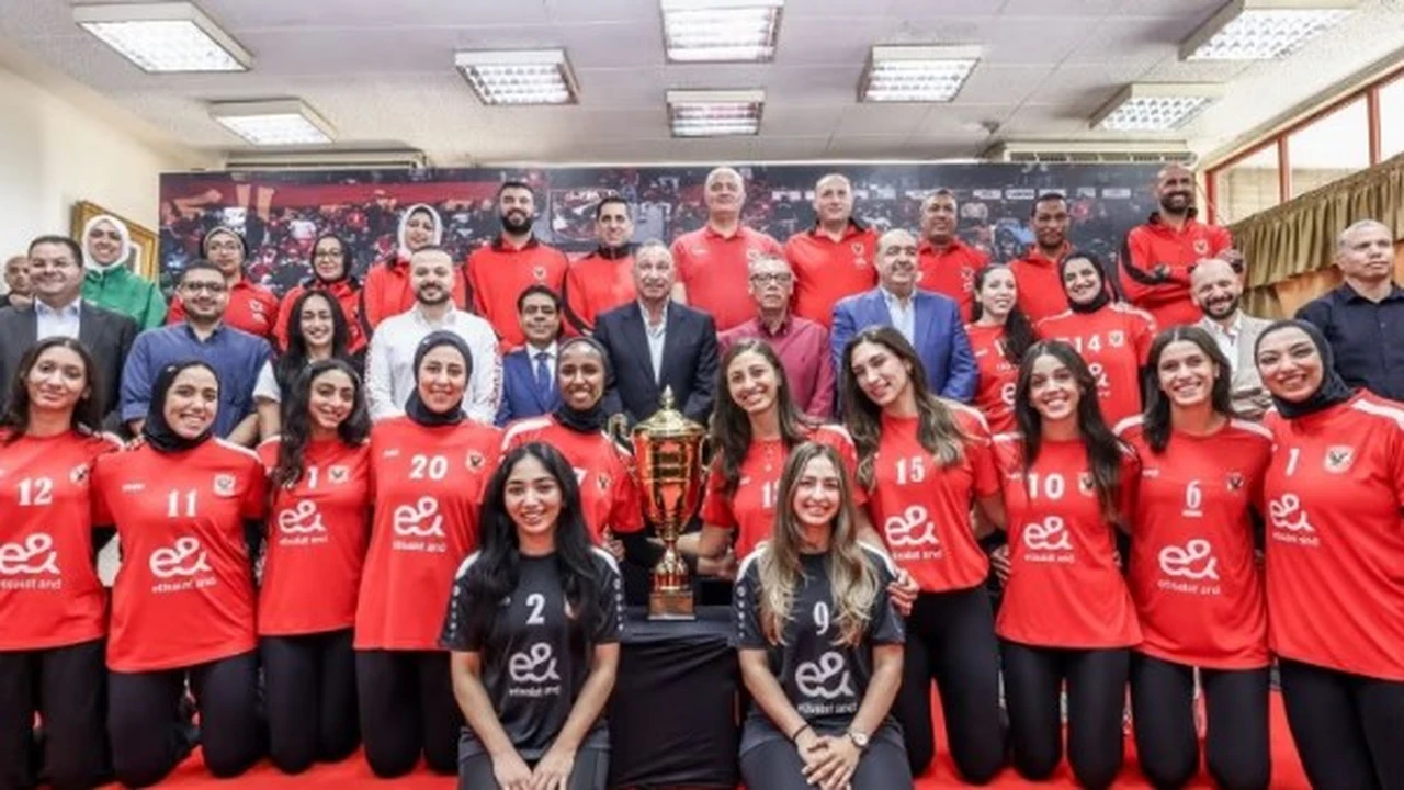 مجلس إدارة الأهلي يُكرِّم أبطال أفريقيا